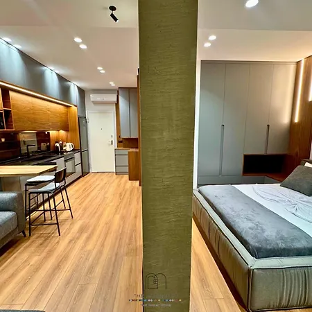 アパート The Modernist New Bazaar ティラナ