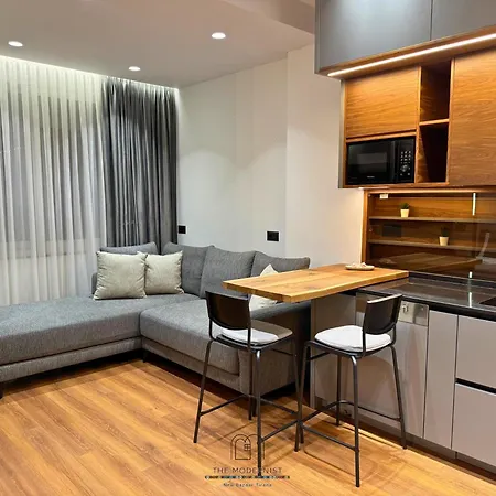 The Modernist New Bazaar ティラナ